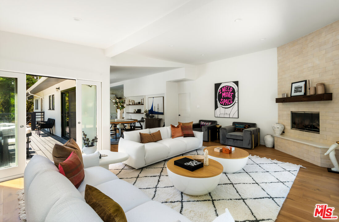 3375 Coldwater Canyon Ave