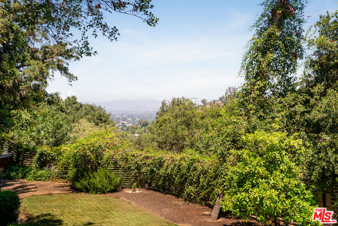 3375 Coldwater Canyon Ave