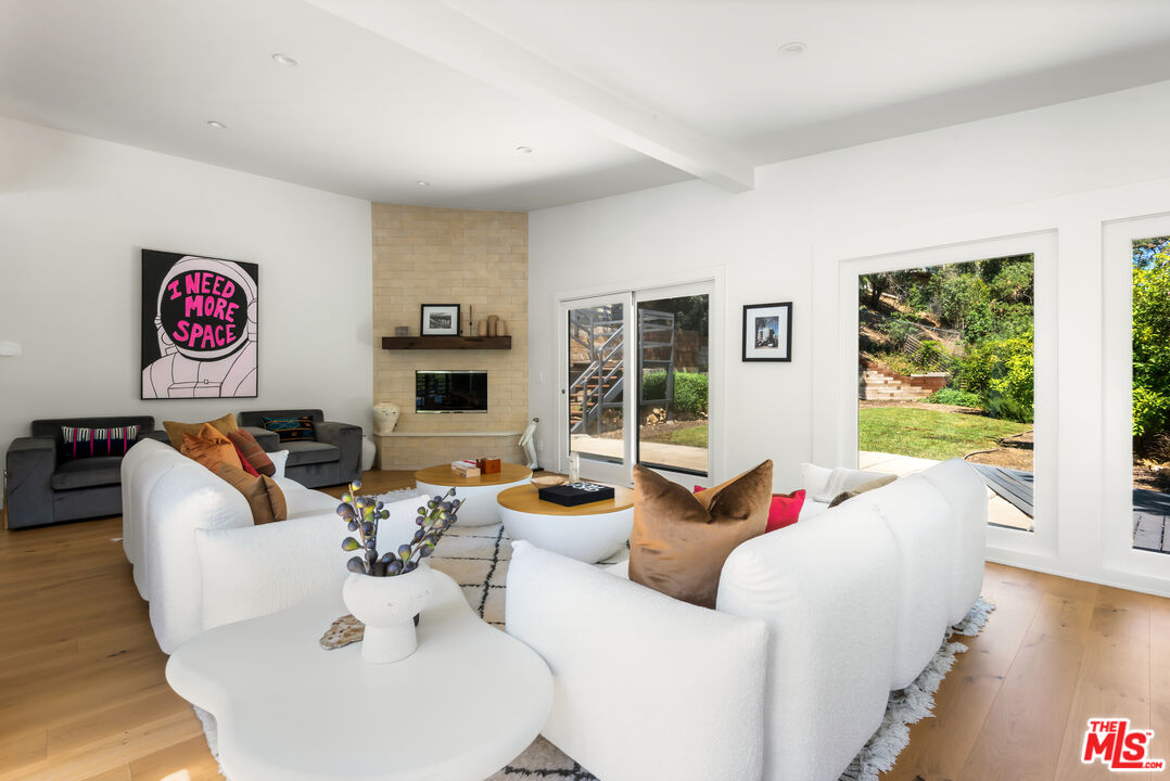 3375 Coldwater Canyon Ave