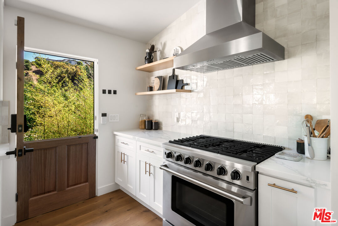 3375 Coldwater Canyon Ave