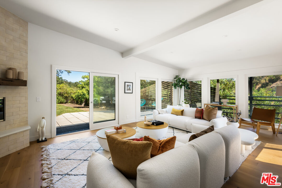 3375 Coldwater Canyon Ave