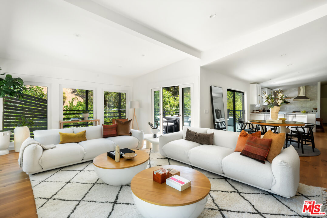 3375 Coldwater Canyon Ave