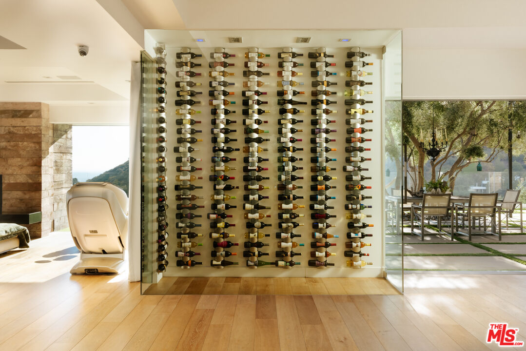 2402 Carman Crest Dr