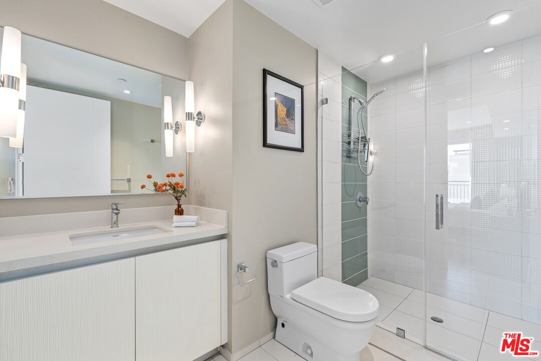 441 S Barrington Ave Unit: 402