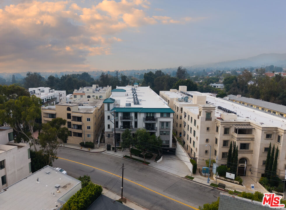 441 S Barrington Ave Unit: 402