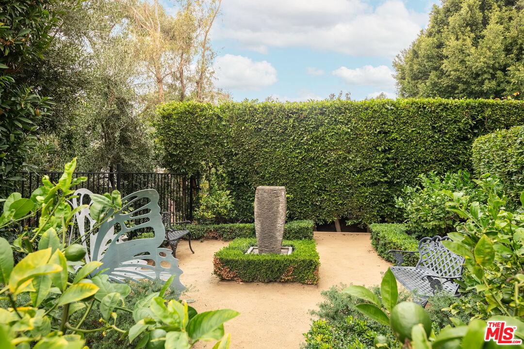 441 S Barrington Ave Unit: 402