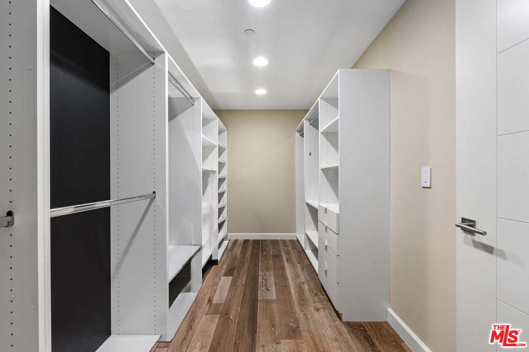 441 S Barrington Ave Unit: 402