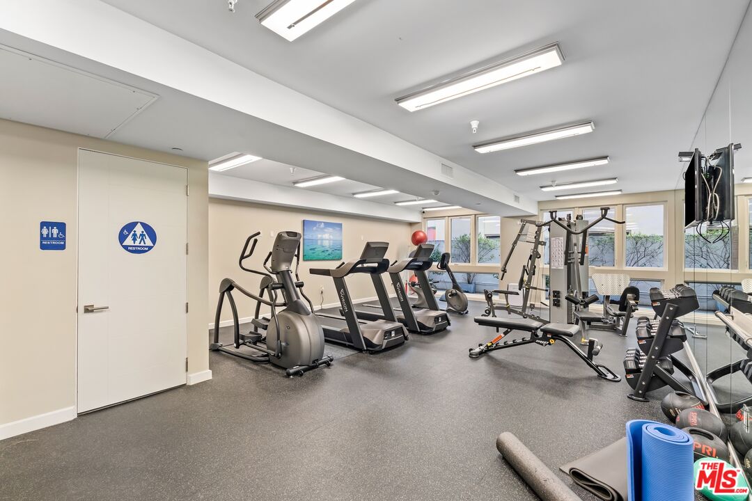 441 S Barrington Ave Unit: 402