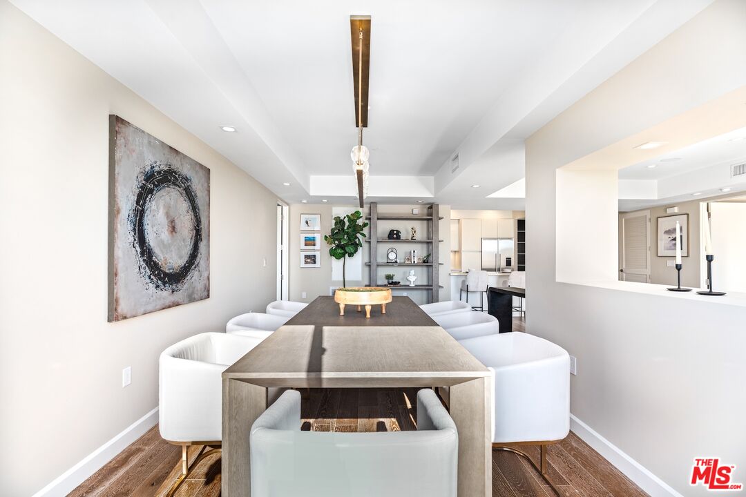 441 S Barrington Ave Unit: 402