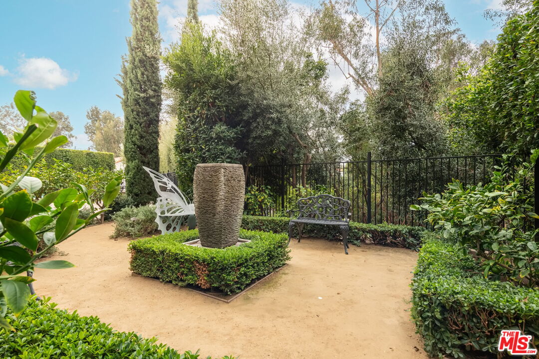 441 S Barrington Ave Unit: 402