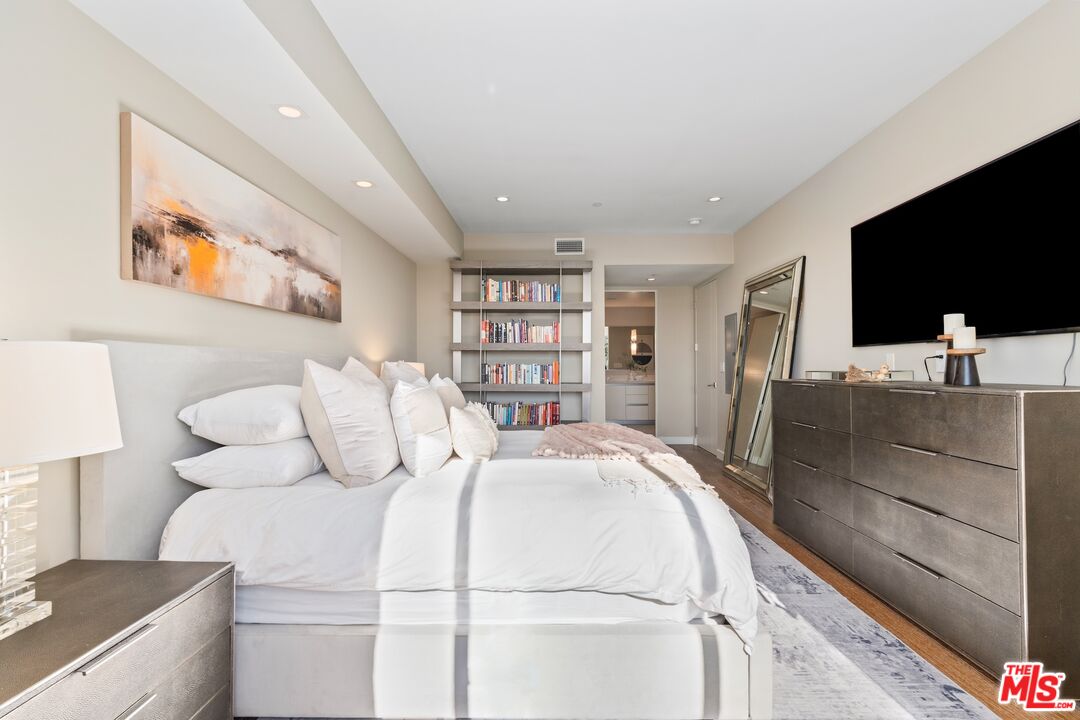 441 S Barrington Ave Unit: 402