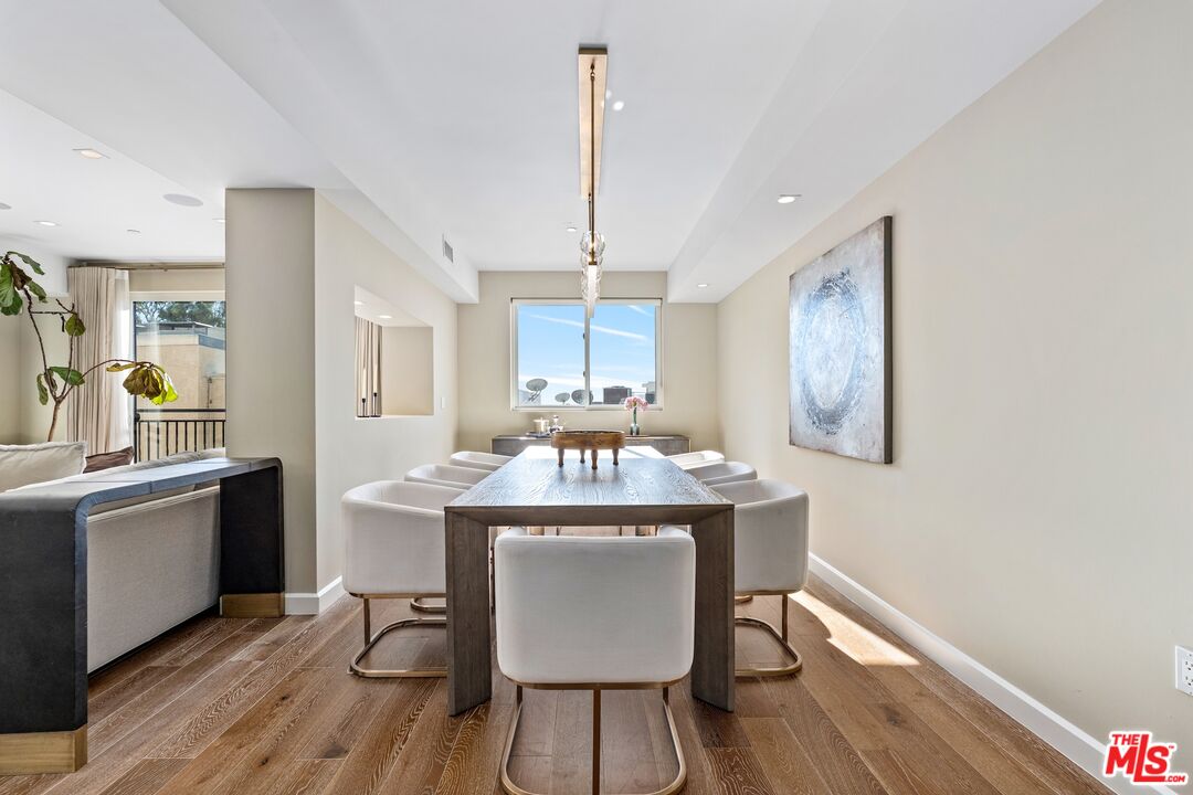 441 S Barrington Ave Unit: 402