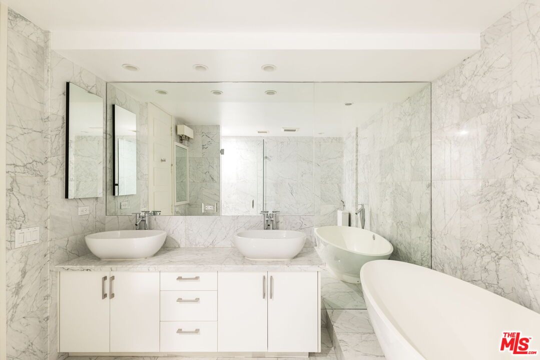 211 S Spalding Dr Unit: 105N