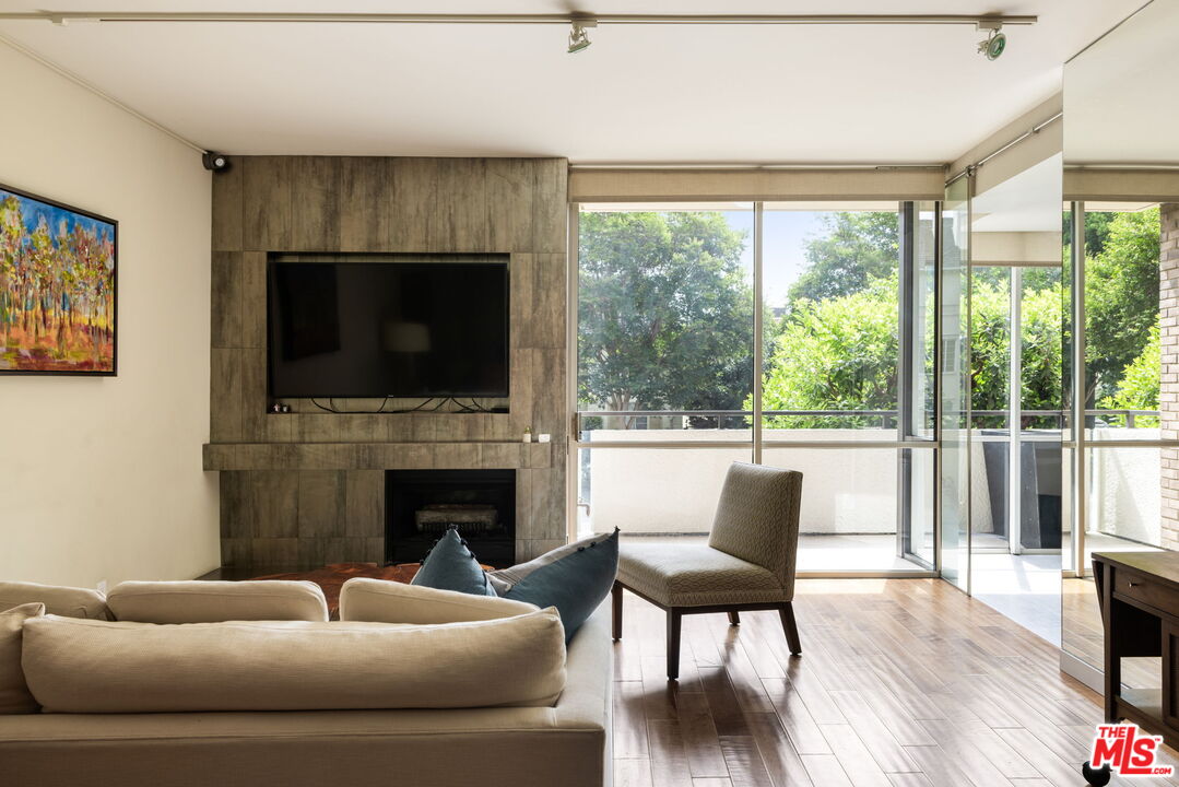 211 S Spalding Dr Unit: 105N