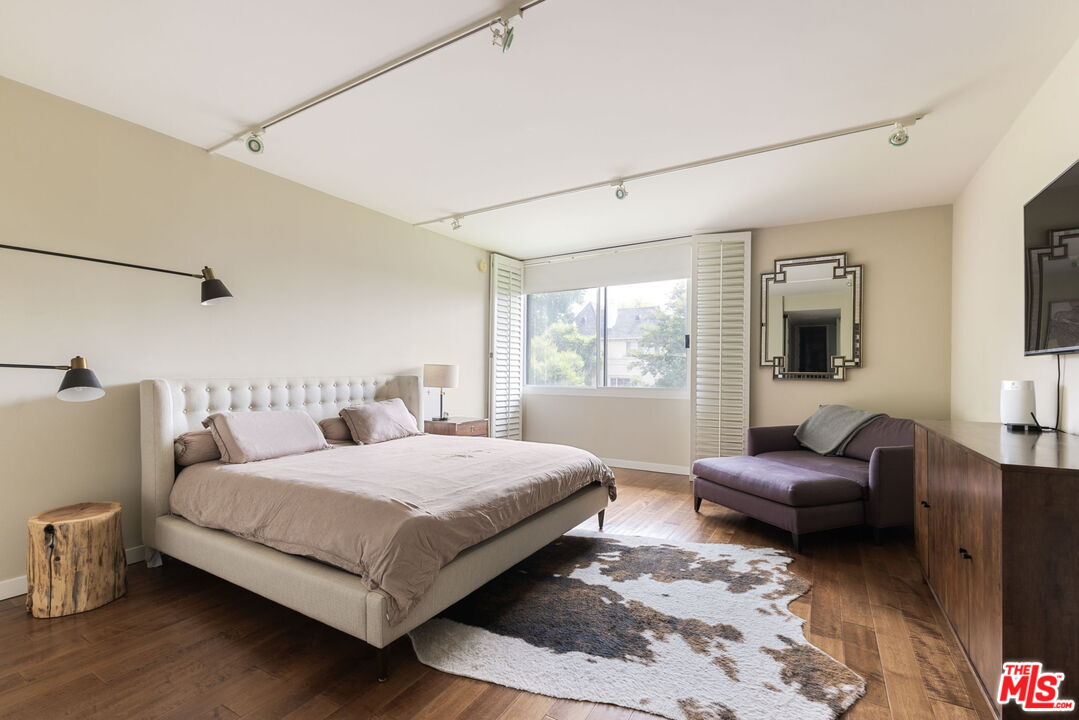 211 S Spalding Dr Unit: 105N