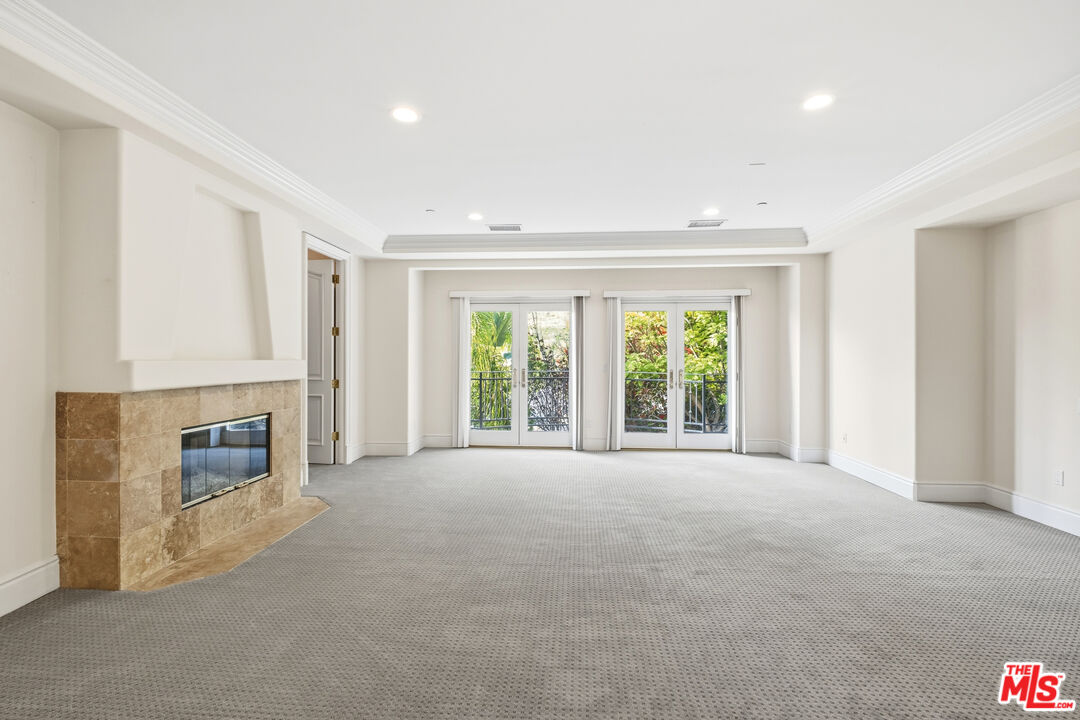 2997 Beverly Glen Cir