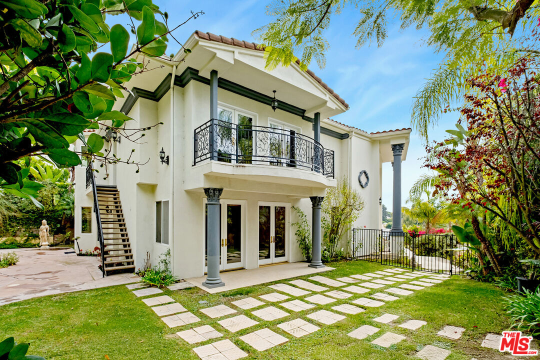 2997 Beverly Glen Cir