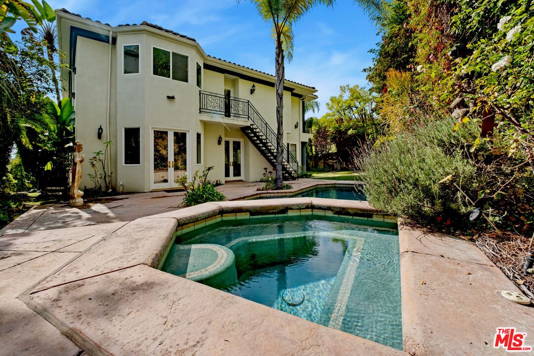 2997 Beverly Glen Cir