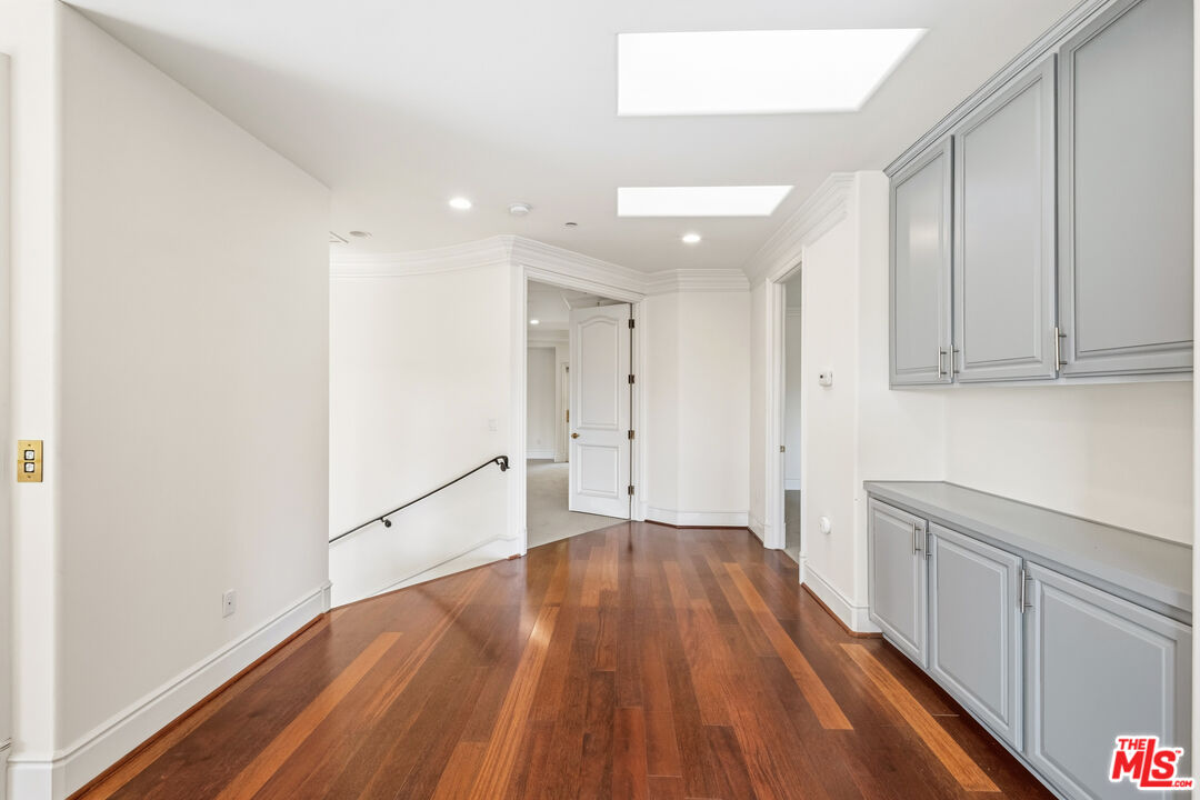 2997 Beverly Glen Cir