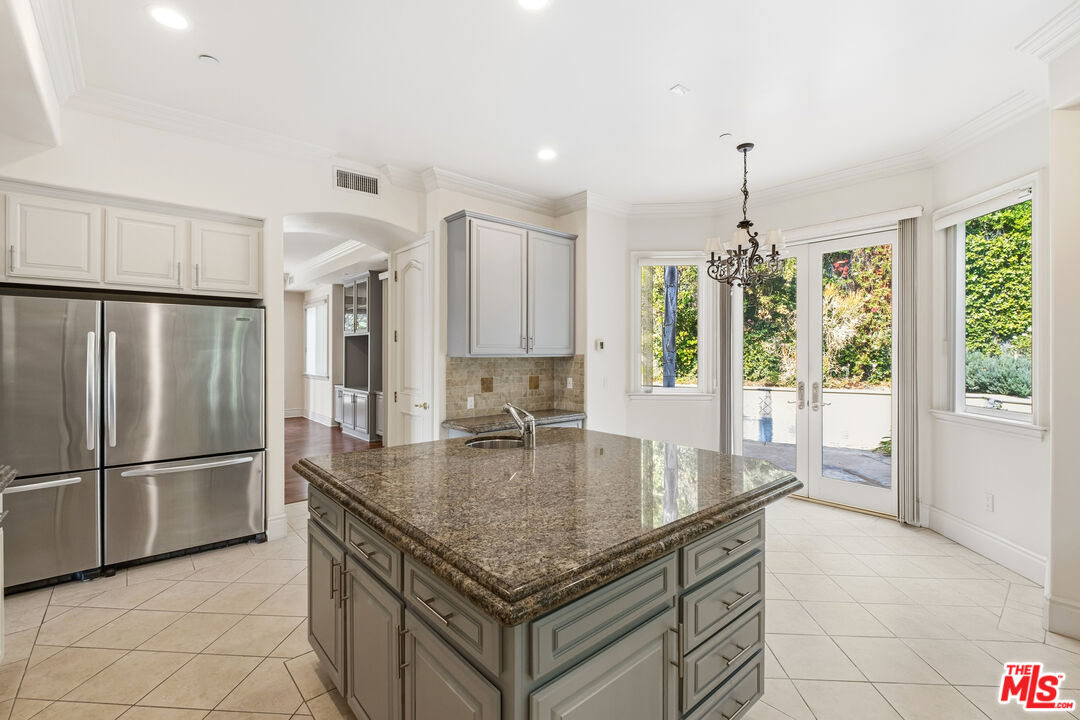 2997 Beverly Glen Cir