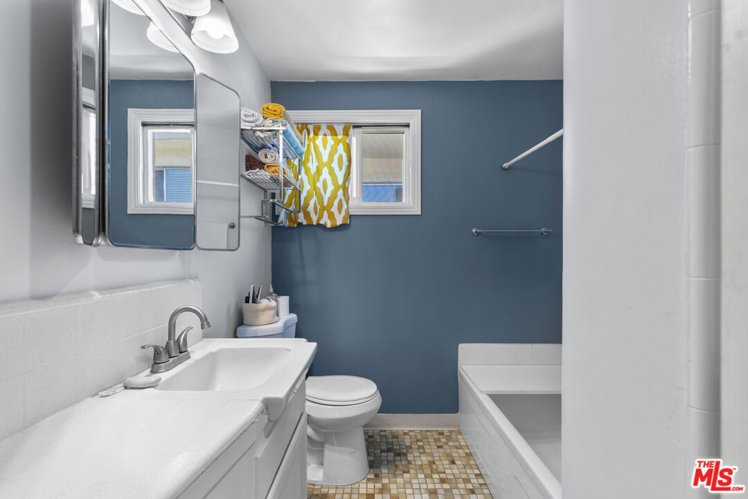 332 S Rexford Dr Unit: 6