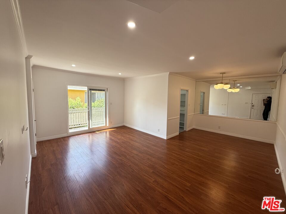 332 S Rexford Dr Unit: 6