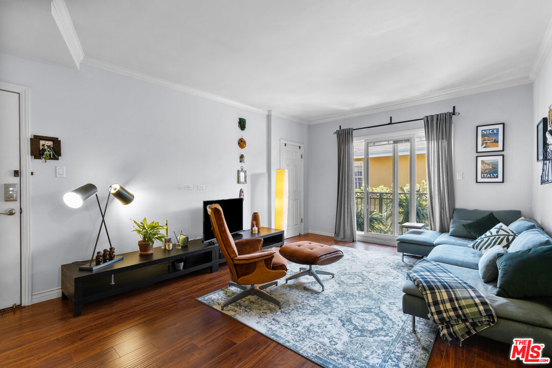 332 S Rexford Dr Unit: 6