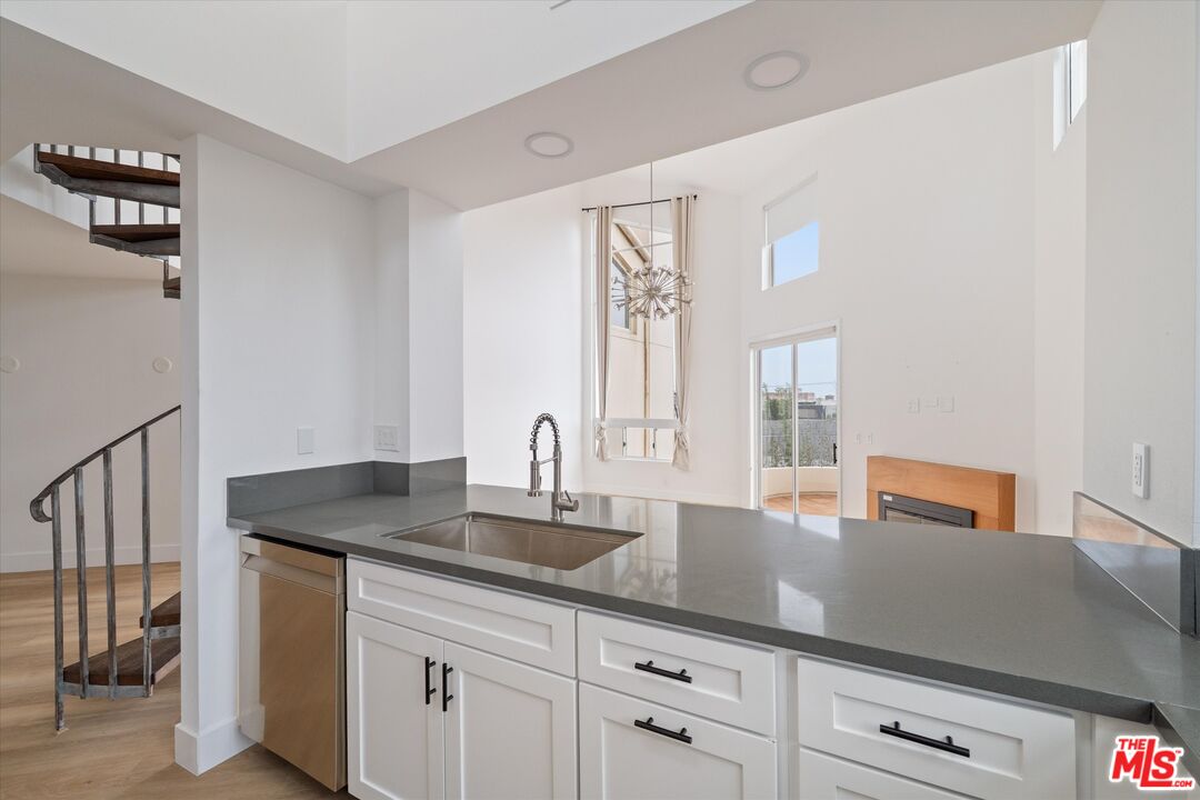 235 Main St Unit: 321