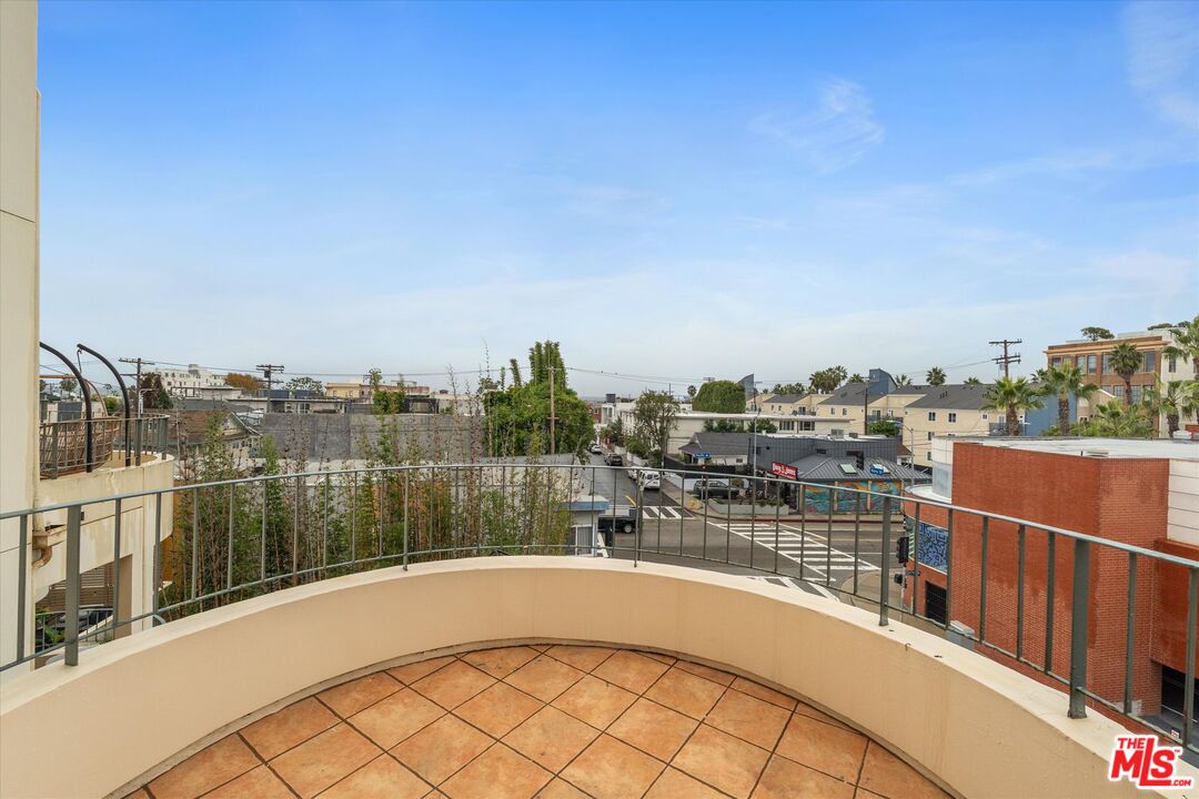 235 Main St Unit: 321