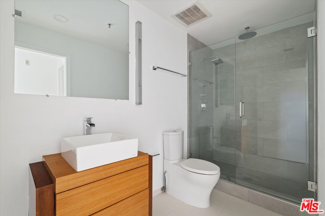 235 Main St Unit: 321