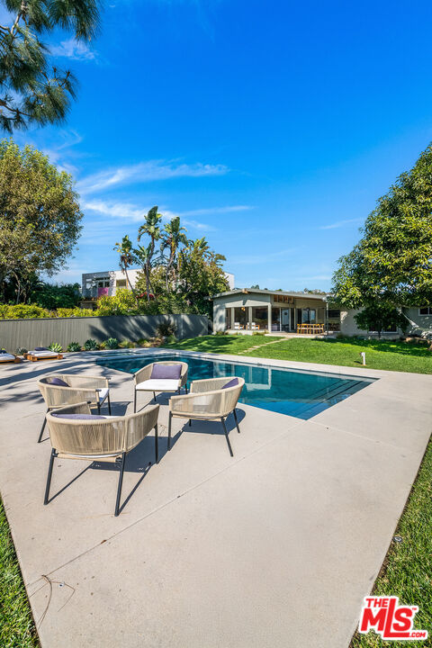 2431 Carman Crest Dr