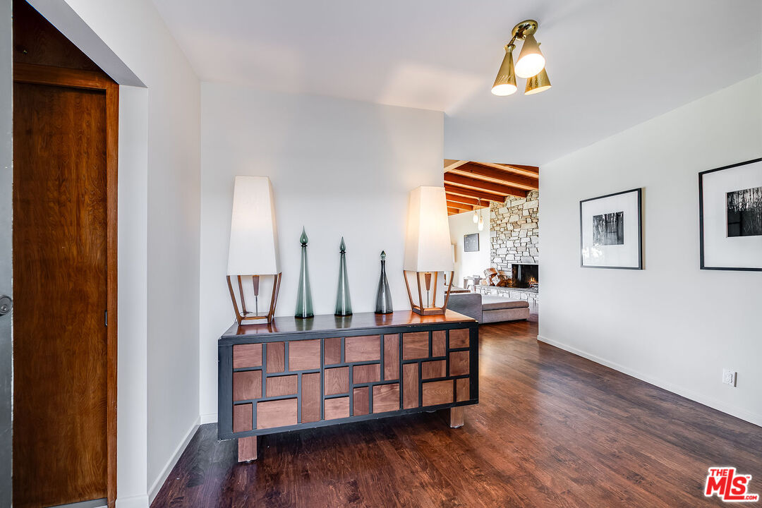 2431 Carman Crest Dr