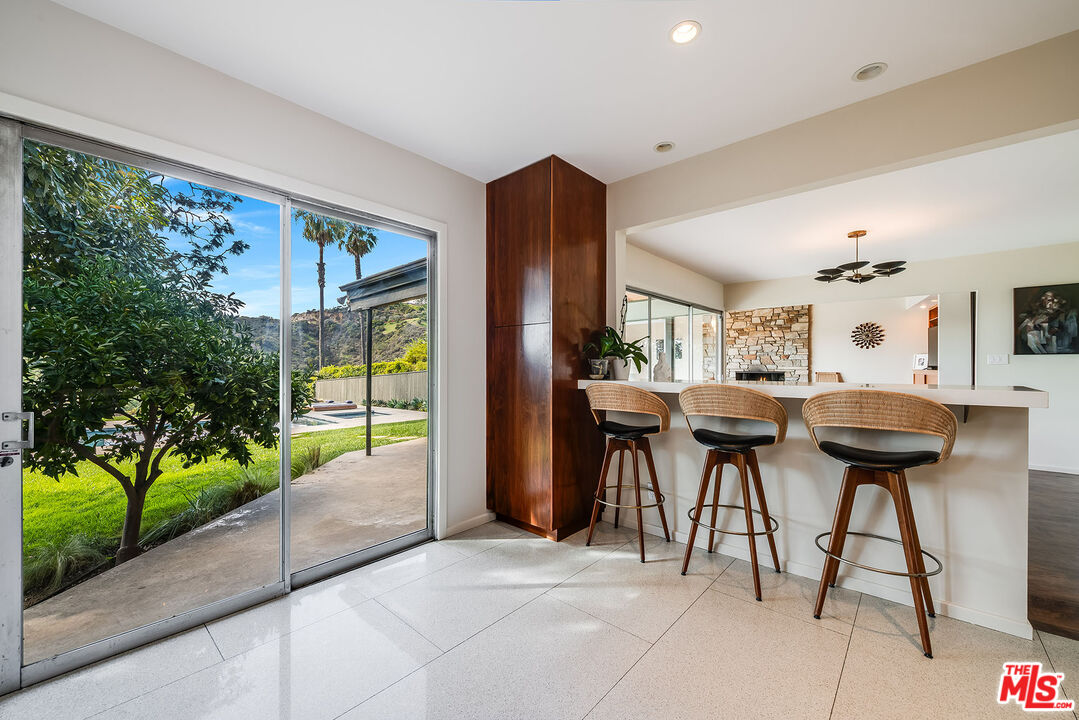 2431 Carman Crest Dr