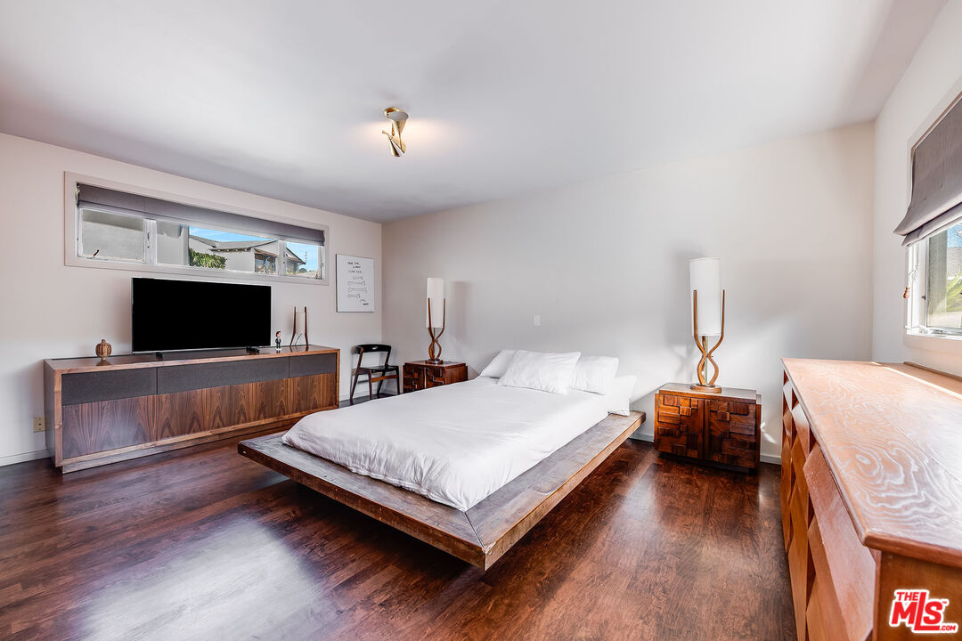 2431 Carman Crest Dr