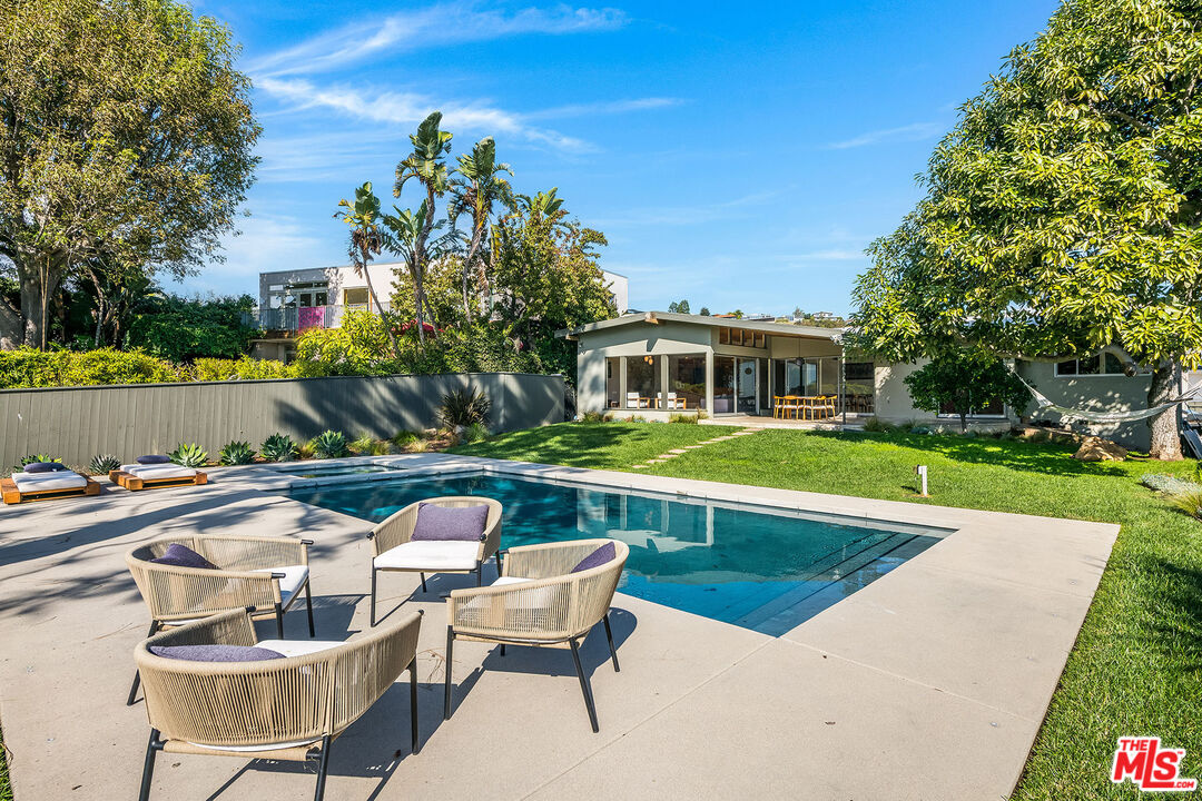 2431 Carman Crest Dr