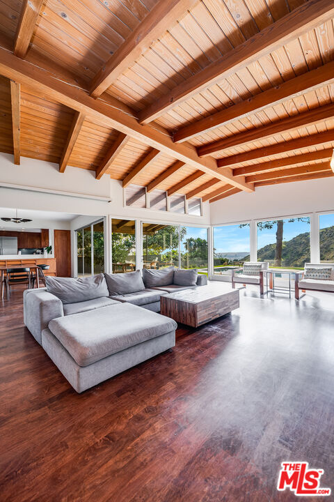 2431 Carman Crest Dr