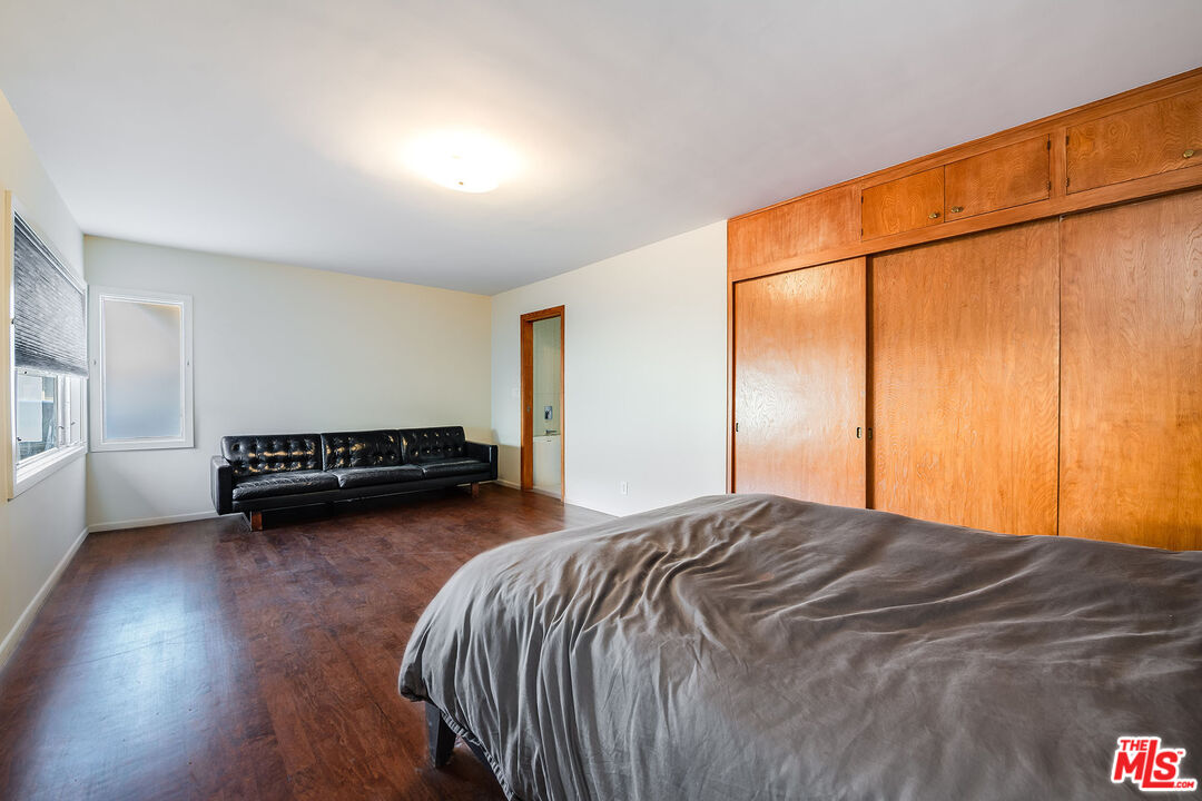 2431 Carman Crest Dr