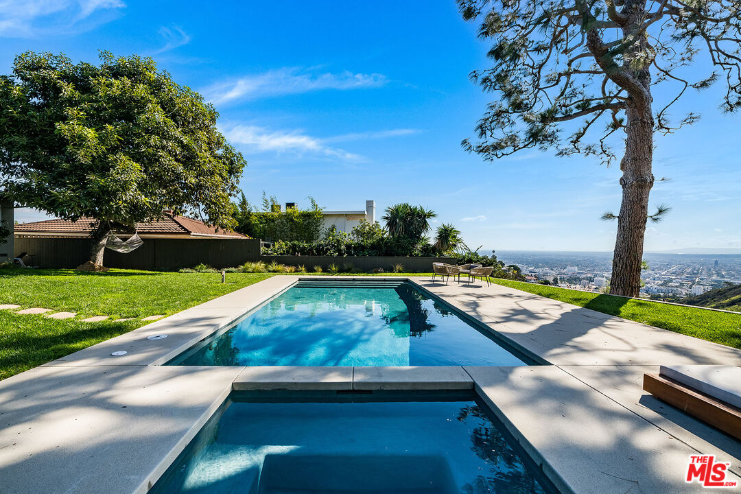 2431 Carman Crest Dr