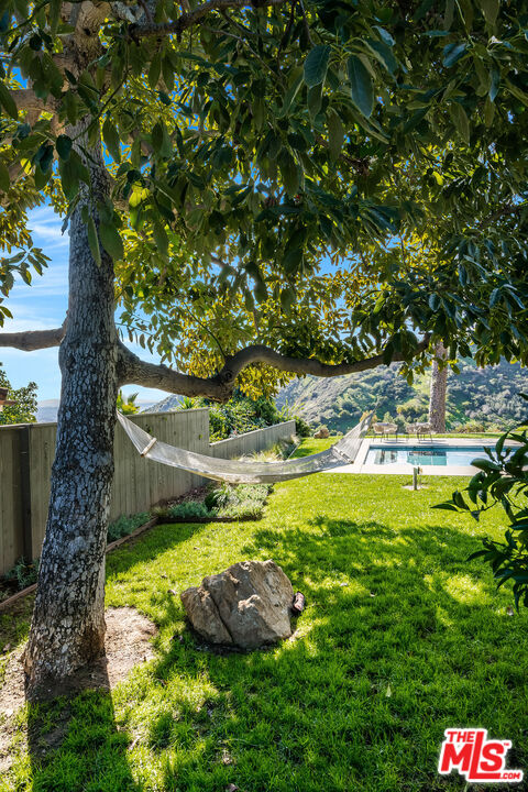 2431 Carman Crest Dr