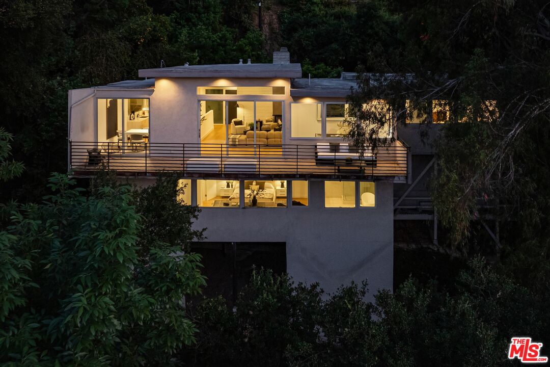 3564 Multiview Dr