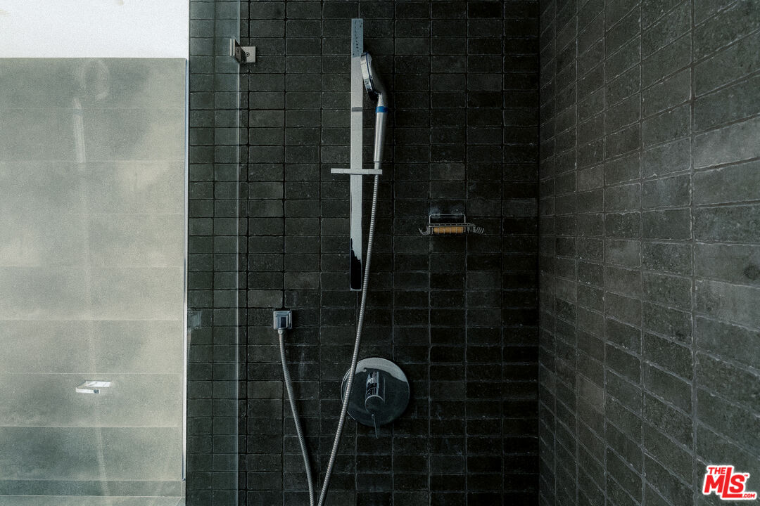 1253 N Sweetzer Ave Unit: 6