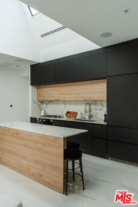 1253 N Sweetzer Ave Unit: 6