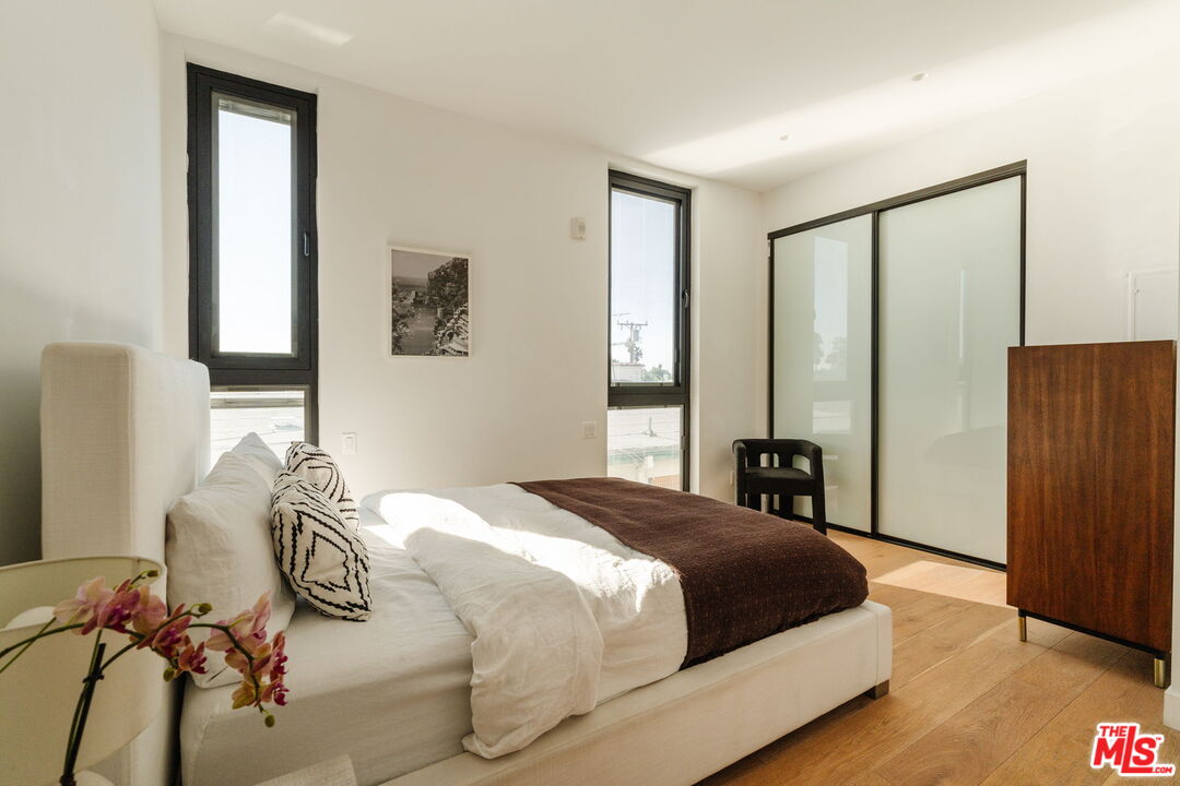 1253 N Sweetzer Ave Unit: 6