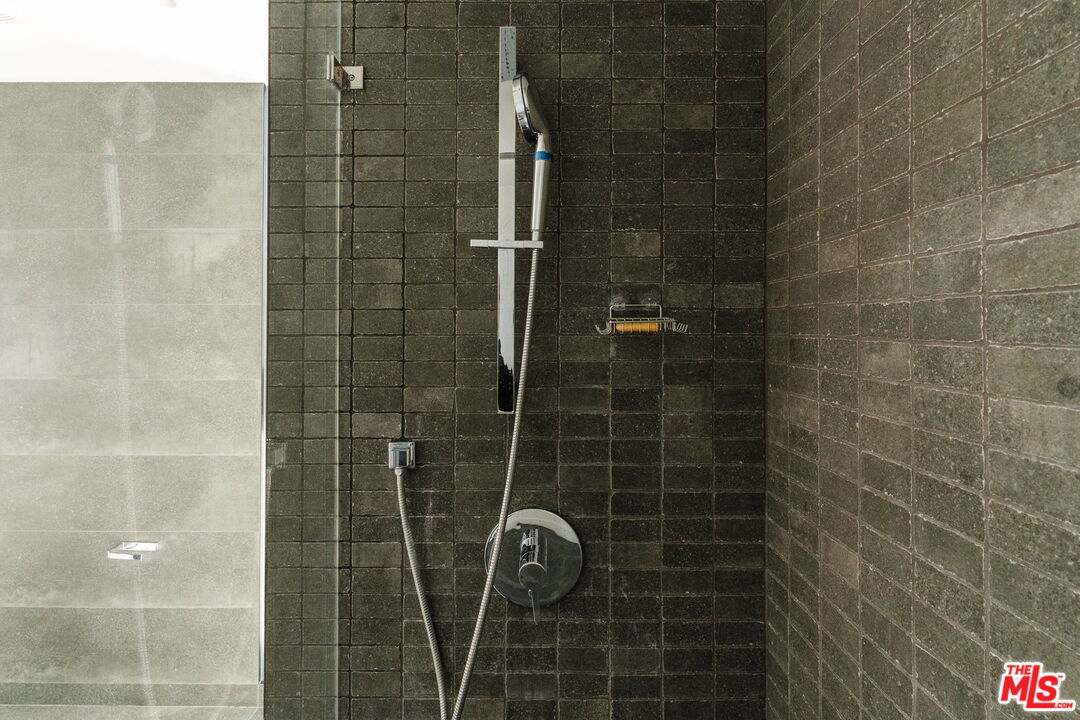 1253 N Sweetzer Ave Unit: 6