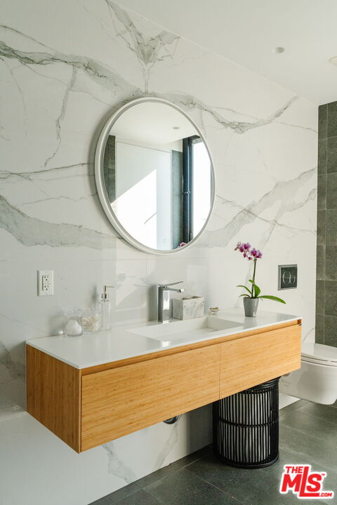 1253 N Sweetzer Ave Unit: 6