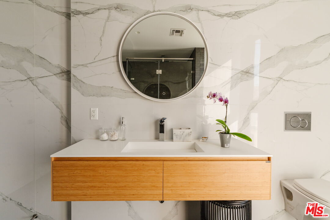 1253 N Sweetzer Ave Unit: 6