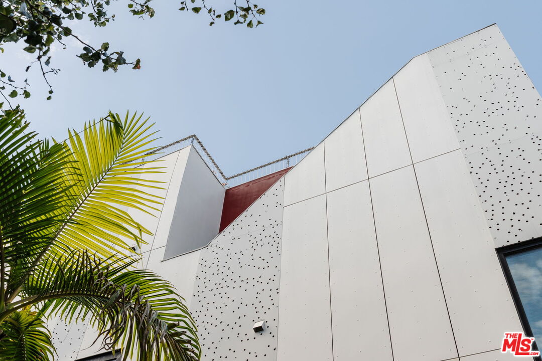 1253 N Sweetzer Ave Unit: 6