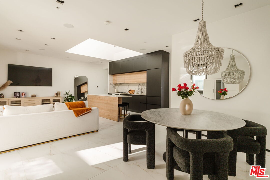 1253 N Sweetzer Ave Unit: 6