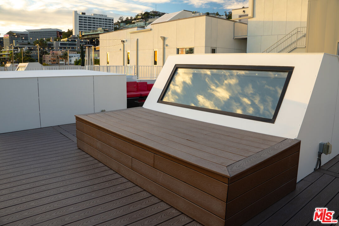 1253 N Sweetzer Ave Unit: 6