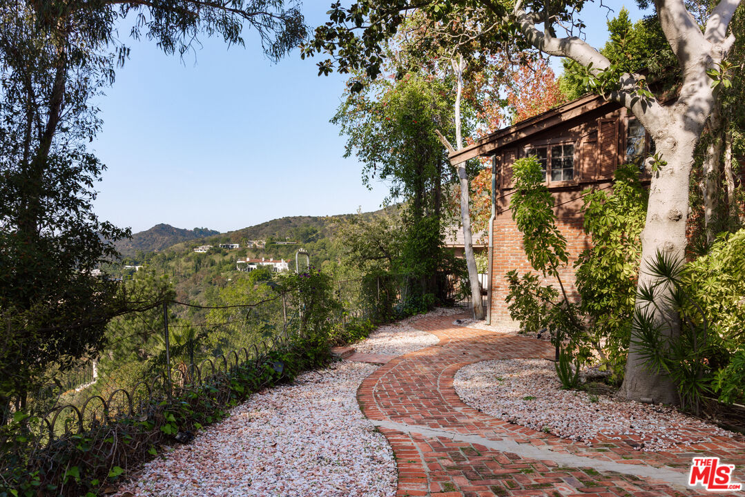 1355 Beverly Estates Dr